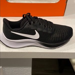 Woman’s Nike air zoom Pegasus 37